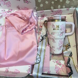 Stanley X LoveShackFancy Tumbler 20oz Holiday Rosa Beau Pink plus twilly